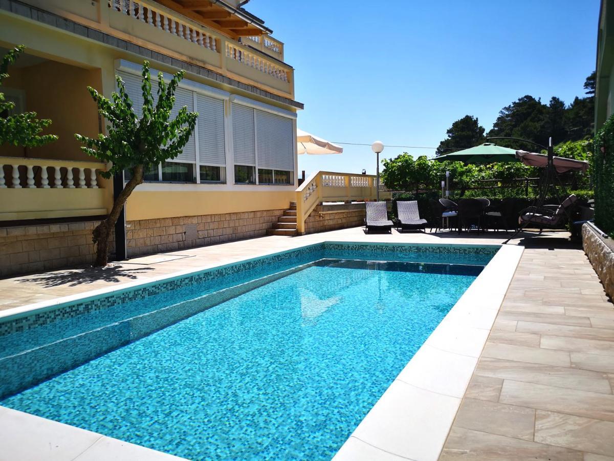 Apartments With A Swimming Pool Banjol, Rab - 11382 Kültér fotó